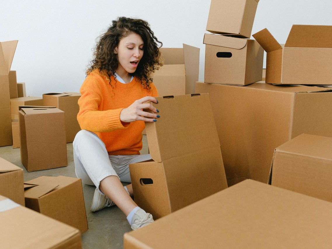 Read more about the article How to Budget to Move to Your First Apartment (Without Going Broke)